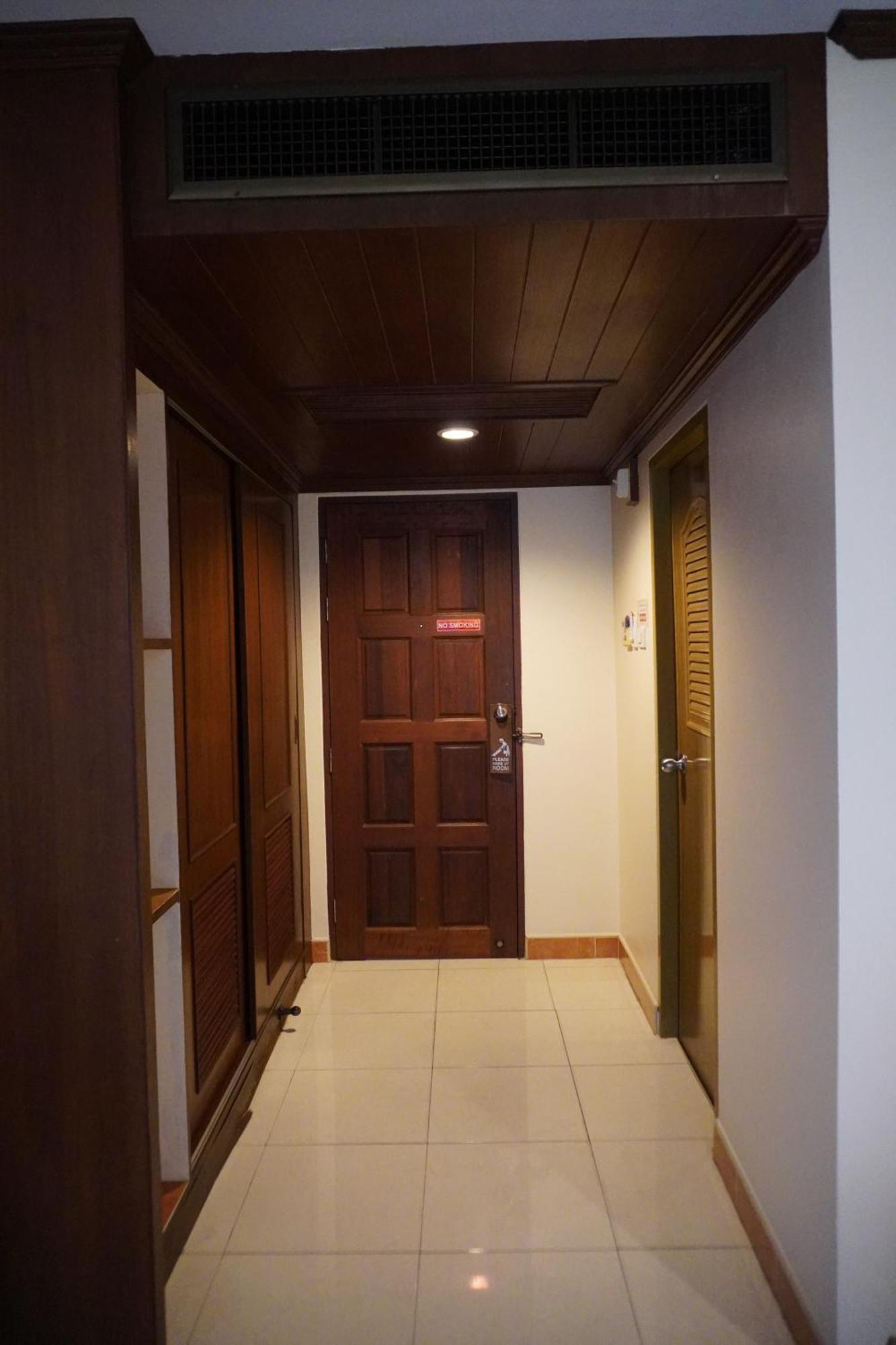 Centre Point Nanai Hotel Patong Luaran gambar