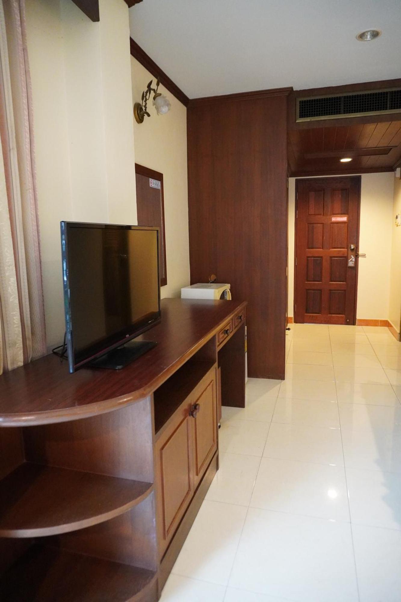 Centre Point Nanai Hotel Patong Luaran gambar
