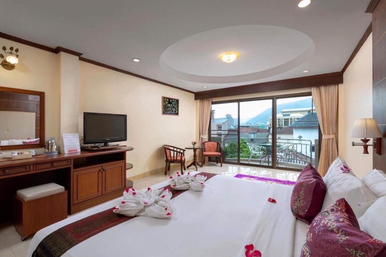 Centre Point Nanai Hotel Patong Luaran gambar