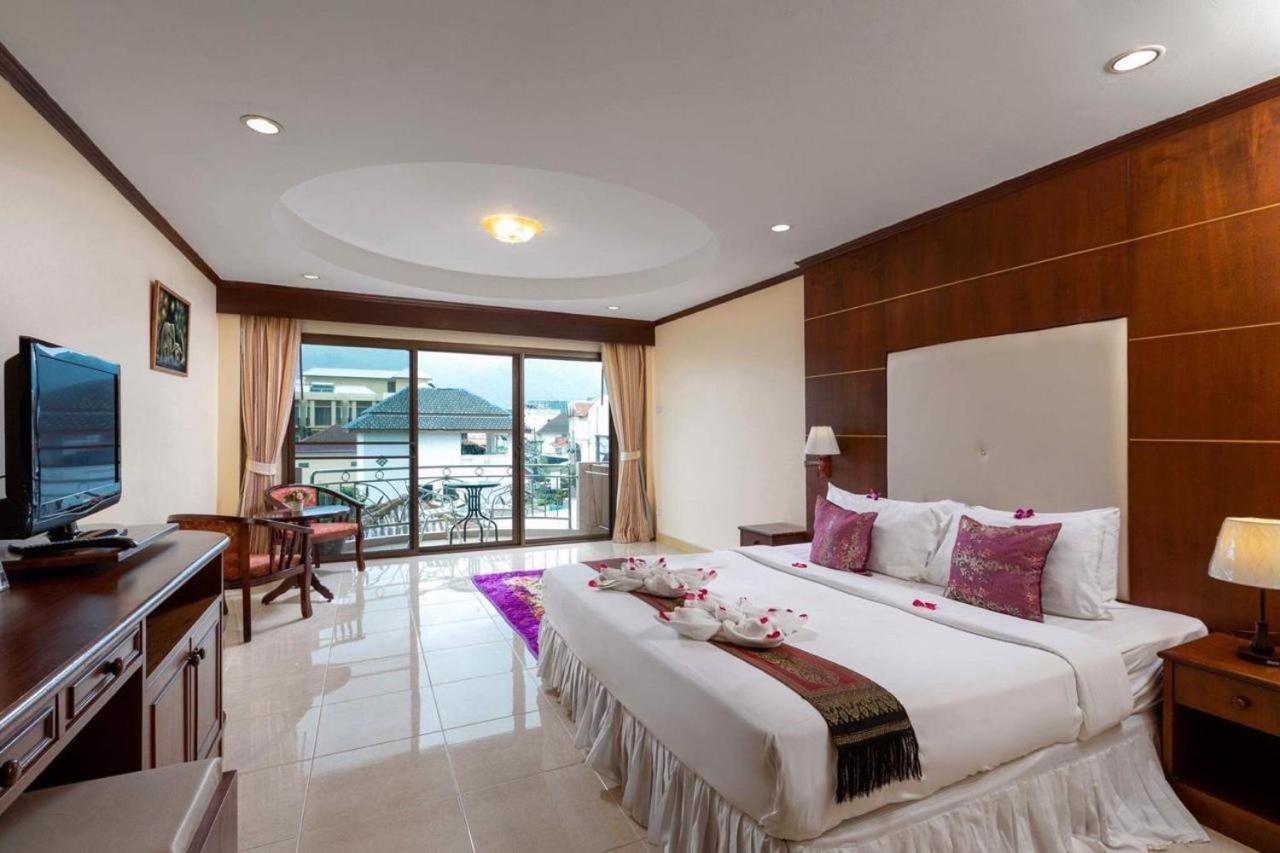 Centre Point Nanai Hotel Patong Luaran gambar